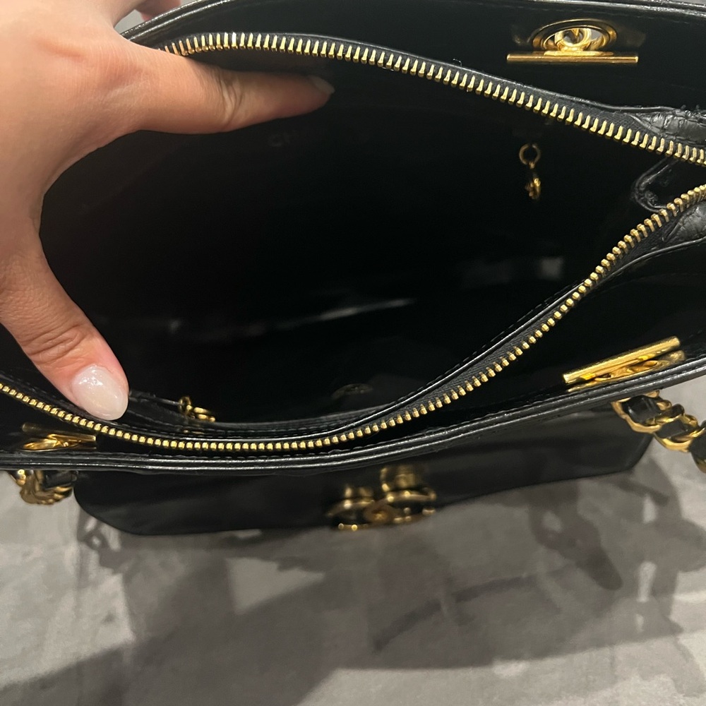 24k gold hardware Chanel vintage tote bag - Picture 13 of 17